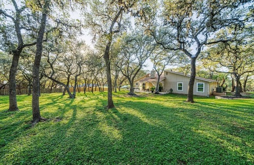 San Marcos Casa | Master Bedroom with KING Bed, FREE Wi-Fi/Parking/Snack in Relaxing Oasis