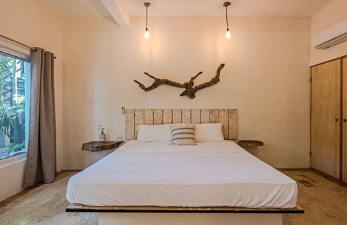 Downtown Hotel | Master Room on Quinta 10&12 A02