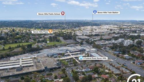 Seven Hills Casa | Master Room with Attached Bathroom close to Station and Shops - SH1