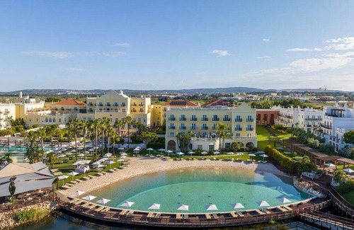 Vilamoura Villa | Masterful Vilamoura Apartment | Apartment Lumiere | 1 Bedroom Suite | Furnished Balcony | Shared Outdoor and Indoor swimming pool | Shared Fitness Centre and Sauna | Common Lounge and Garden | Praia Da Falésia, Apartado Aside