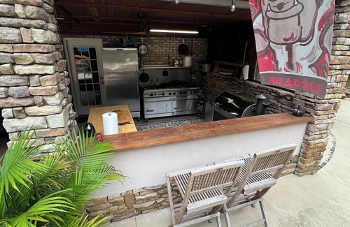 North Augusta Otro | Masters rental 5-bedroom farmhouse with WiFi, AC in serene North Augusta