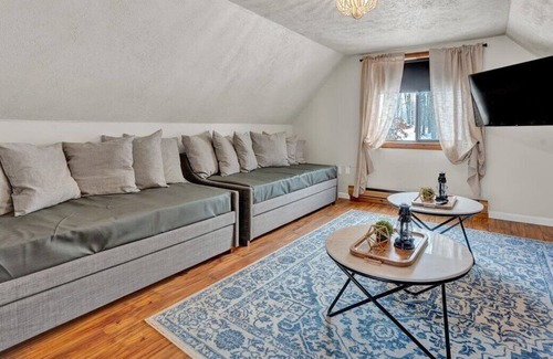 Rowland Cabaña | Masthope Cottage - Hot Tub, Arcades, Ski, Pools, Lake, Tiki Bar, Restaurant