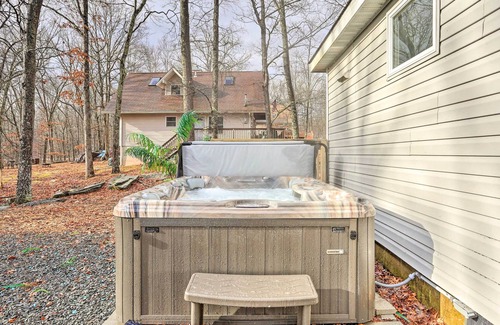 Lackawaxen Cabaña | Masthope Mountain Vacation Rental w/ Hot Tub!