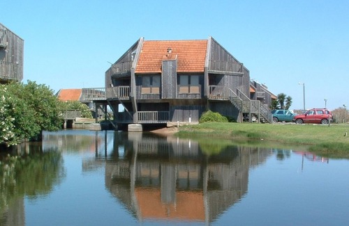 Matagorda Condominio | Matagorda Beach Condo Pool, Internet
