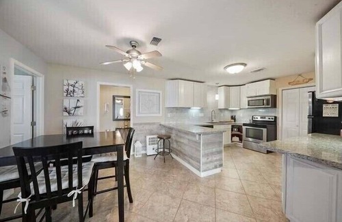 Matagorda Cabaña | Matagorda town side River front night light onDock Family beach & fishing trips!