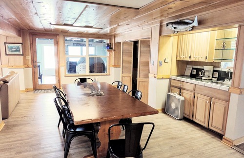 Elmaton Casa | MATAGORDA RIVERSIDE LODGE. Entire home on the river, minutes from the beach!