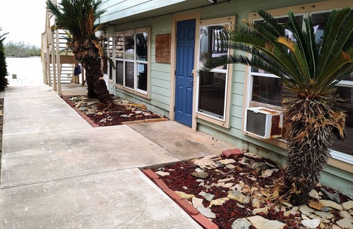 Elmaton Casa | MATAGORDA RIVERSIDE LODGE. Entire home on the river, minutes from the beach!