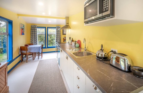 Port Levy Casa | Matagouri Cottage - Port Levy Holiday Home
