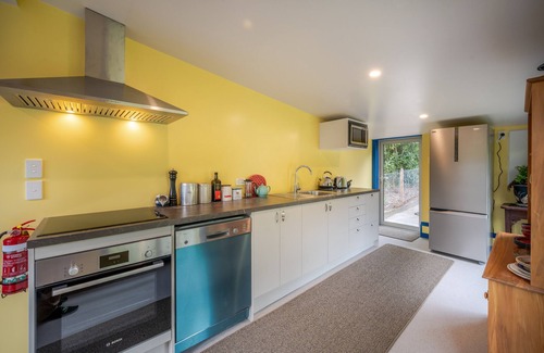 Port Levy Casa | Matagouri Cottage - Port Levy Holiday Home