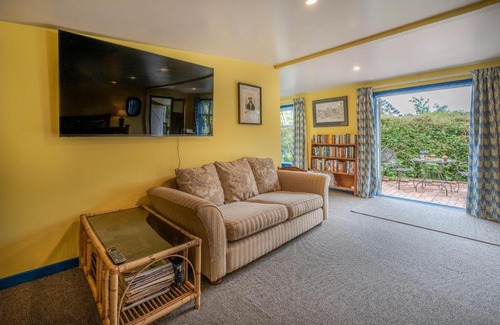 Port Levy Casa | Matagouri Cottage - Port Levy Holiday Home