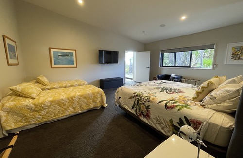 Tutukaka Casa | Matapouri and Poor Knights Spectacular Coastal Views - Aroha Luxury Guest Suite