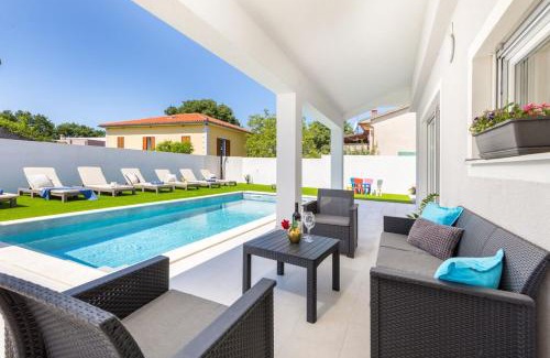 Stinjan Villa | Mateo