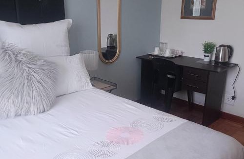 Emfuleni Casa | MaThwala guesthouse
