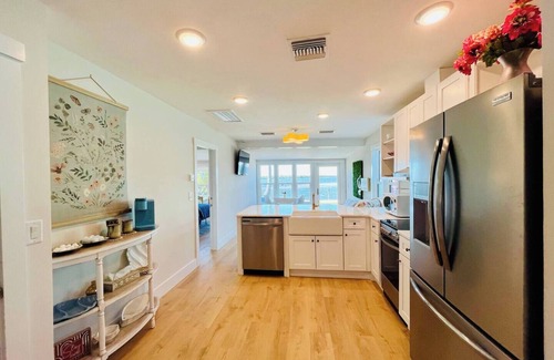 Matlacha Apartamento | Matlacha Cottage 2/2 remodeled& sunsets!