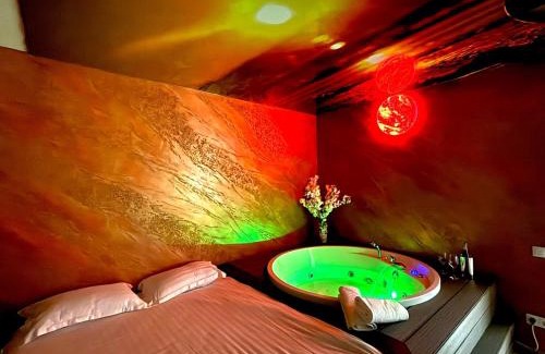 Baia Mare Apartamento | MATTEO room by 50 shades