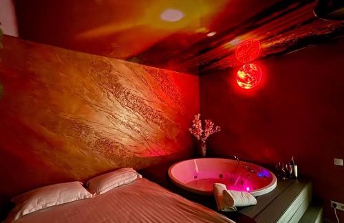 Baia Mare Apartamento | MATTEO room by 50 shades