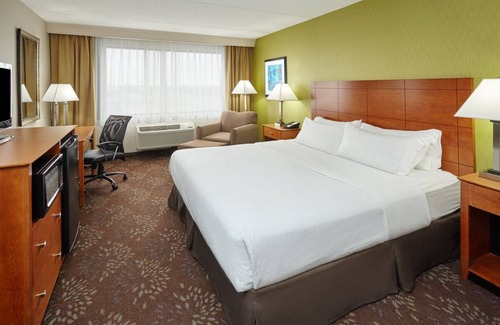 Matteson Casa | Matteson Awaits! Free Parking, Dining, Short Drive to Odyssey Fun World!