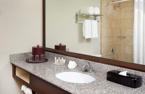 Matteson Casa | Matteson Awaits! Free Parking, Dining, Short Drive to Odyssey Fun World!