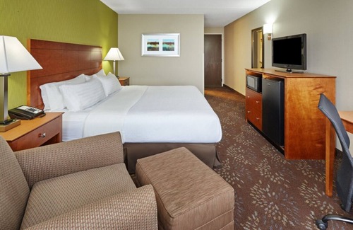 Matteson Casa | Matteson Awaits! Free Parking, Dining, Short Drive to Odyssey Fun World!