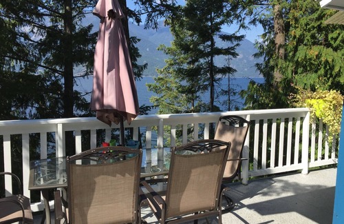 Central Kootenay Casa | MATTI HOUSE AND MARINA ON KOOTENAY LAKE