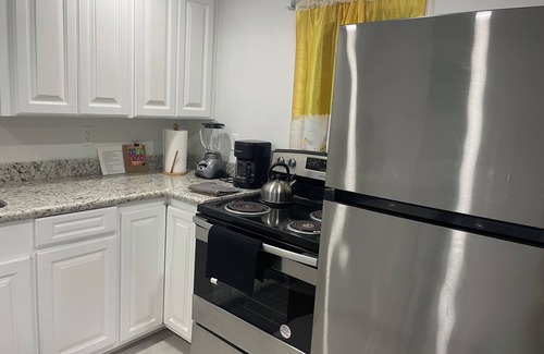 Belize City Apartamento | MATUK&ROSE, Cozy , 1 Bedroom , 1 BathroomUnit , complete with AC,WiFi,smart TV