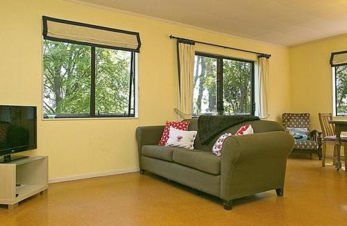 Two Mile Bay Casa | Matuku Hideaway - Taupo Holiday Home