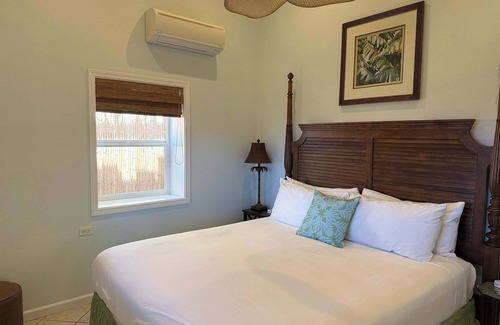 Kahana Cama Y Desayuno | Maui Beach House | Ocean View Bed & Breakfast | BBQ, Garden & Free Parking