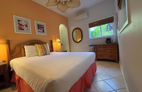 Kahana Cama Y Desayuno | Maui Beach House | Ocean View Bed & Breakfast | BBQ, Garden & Free Parking