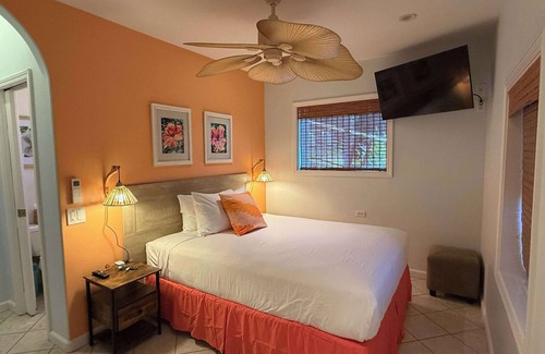 Kahana Cama Y Desayuno | Maui Beach House | Ocean View Bed & Breakfast | BBQ, Garden & Free Parking