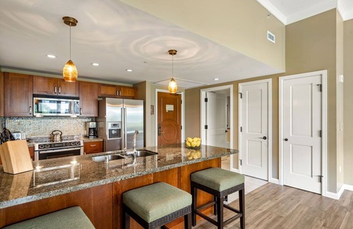 Kaanapali Condominio | Maui Resort Rentals: Honua Kai Hokulani 112 – Super Quiet and Private Ground Floor 2BR, Easy Access to Pools, Beach, and BBQs, Large Lawn Area!