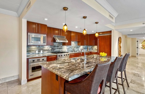 Honokowai Condominio | Maui Resort Rentals: Honua Kai – 7 Total Bedrooms, Stunning Ocean Views, 4,465 Combined Sq Ft, Sleeps up to 22!