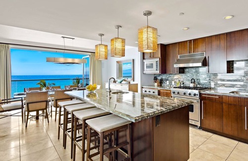 Kaanapali Condominio | Maui Resort Rentals: Honua Kai – Incredible 11 Bedroom Oceanfront Gem, Over 7200 combined Sq. Ft. w/ Built-in Viking B.B.Q.!