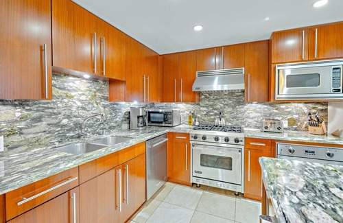 Honokowai Condominio | Maui Resort Rentals: Honua Kai – 6 Total Bedrooms, 9th Floor Stunning Deluxe Ocean Views!