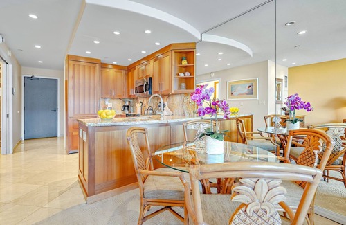 Kaanapali Condominio | Maui Resort Rentals: The Whaler 1015 - Gorgeously Remodeled 10th Floor Interior Courtyard Studio, Spectacular Ocean and Mountain Views!