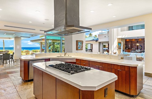 Kaanapali Condominio | Maui's Ultimate Luxury Estate: 11K+ Sq Ft Kaanapali Beachfront Paradise, TV-Featured, Lavish Pool & Spa, Sleeps 22!