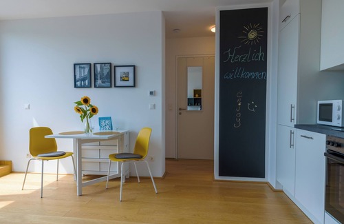 Donaustadt Apartamento | Maureen Lovely 2 Bedroom Unit with Community Pool