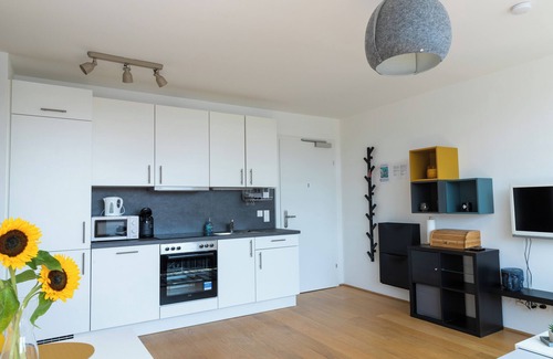 Donaustadt Apartamento | Maureen Lovely 2 Bedroom Unit with Community Pool
