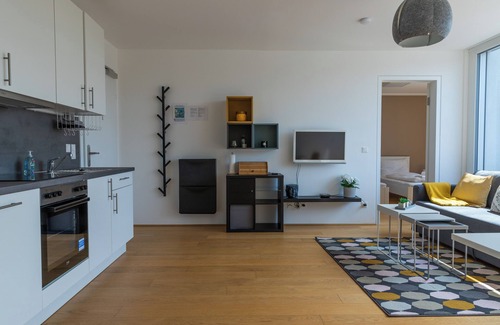 Donaustadt Apartamento | Maureen Lovely 2 Bedroom Unit with Community Pool