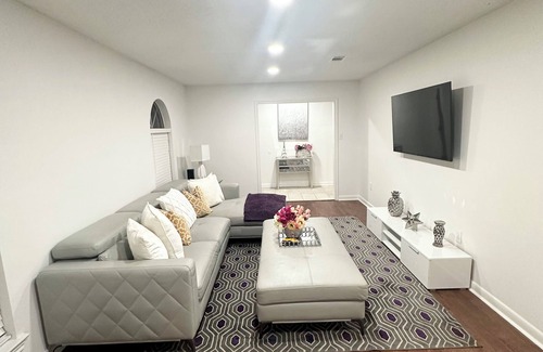 Shenandoah Casa | Mauve Opulence w/King bed