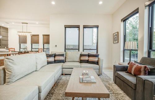 Mahncke Park Casa | Maverick's Pool Paradise