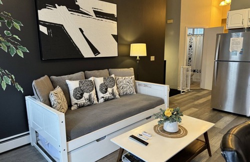 Union City Casa | Max NY View - Combination of 5 Beautiful Apartments, Sleeps 60+ 15 Mins to NYC