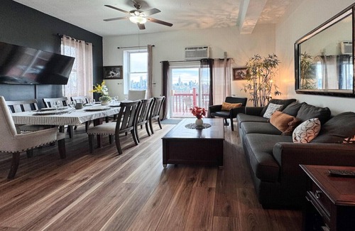 Union City Casa | Max NY View - Combination of 5 Beautiful Apartments, Sleeps 60+ 15 Mins to NYC
