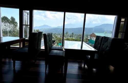 Srinagar Casa | Max Villa Guest House, Tangmarg