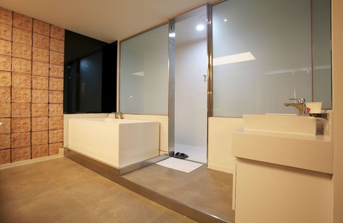 Yeoju Hotel | May AVE
