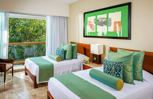 Ejidal Complejo | Mayan Palace / 2 BDS + 2 BA / Kid friendly / Beach + pools / 6 adults + 2 kids