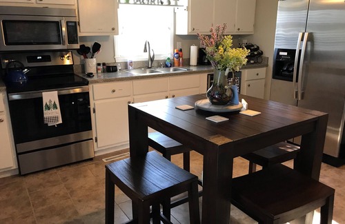 Mount Airy Casa | Mayberry Front Porch - 0.5 miles to downtown Mayberry