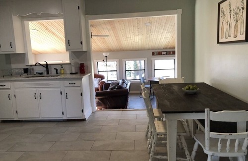 Mount Airy Casa | Mayberry’s Best! Peaceful, Bonus Room, Deck, Huge Yard, 5 min to downtown
