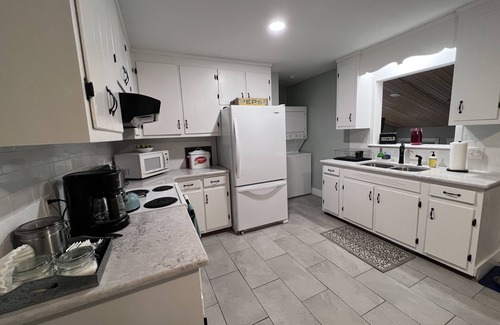 Mount Airy Casa | Mayberry’s Best! Peaceful, Bonus Room, Deck, Huge Yard, 5 min to downtown