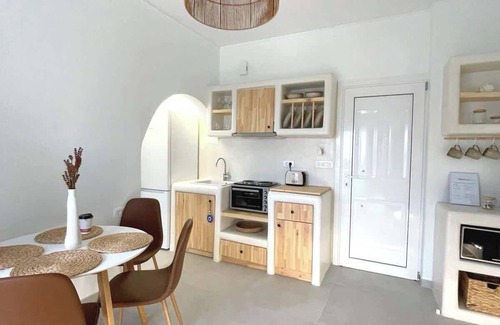 Kamari Apartamento | Mayema Cycladic House w Village and Black beach View Santorini