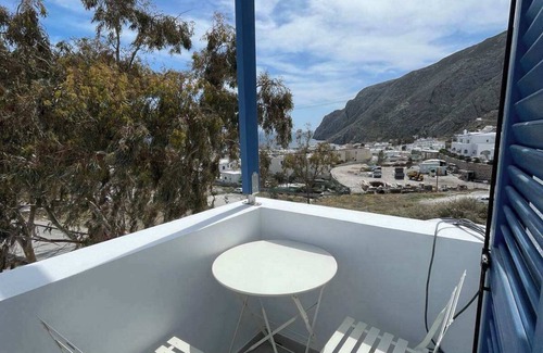 Kamari Apartamento | Mayema Cycladic House w Village and Black beach View Santorini